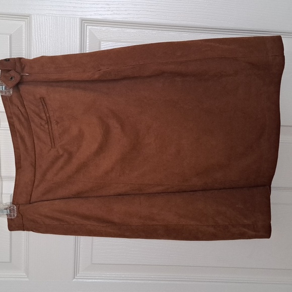 Winter Suede Skirt Set - Picture 6 of 9